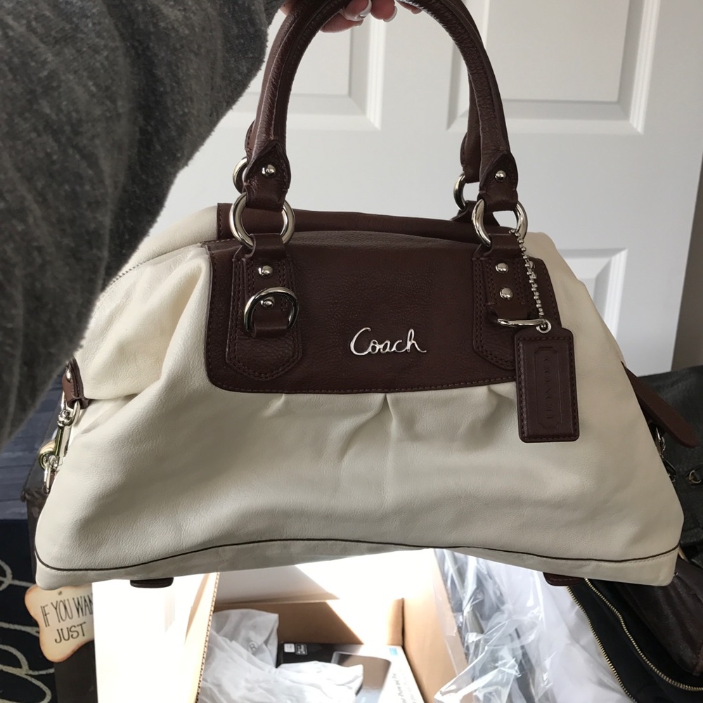 Loved coach bag in white with brown