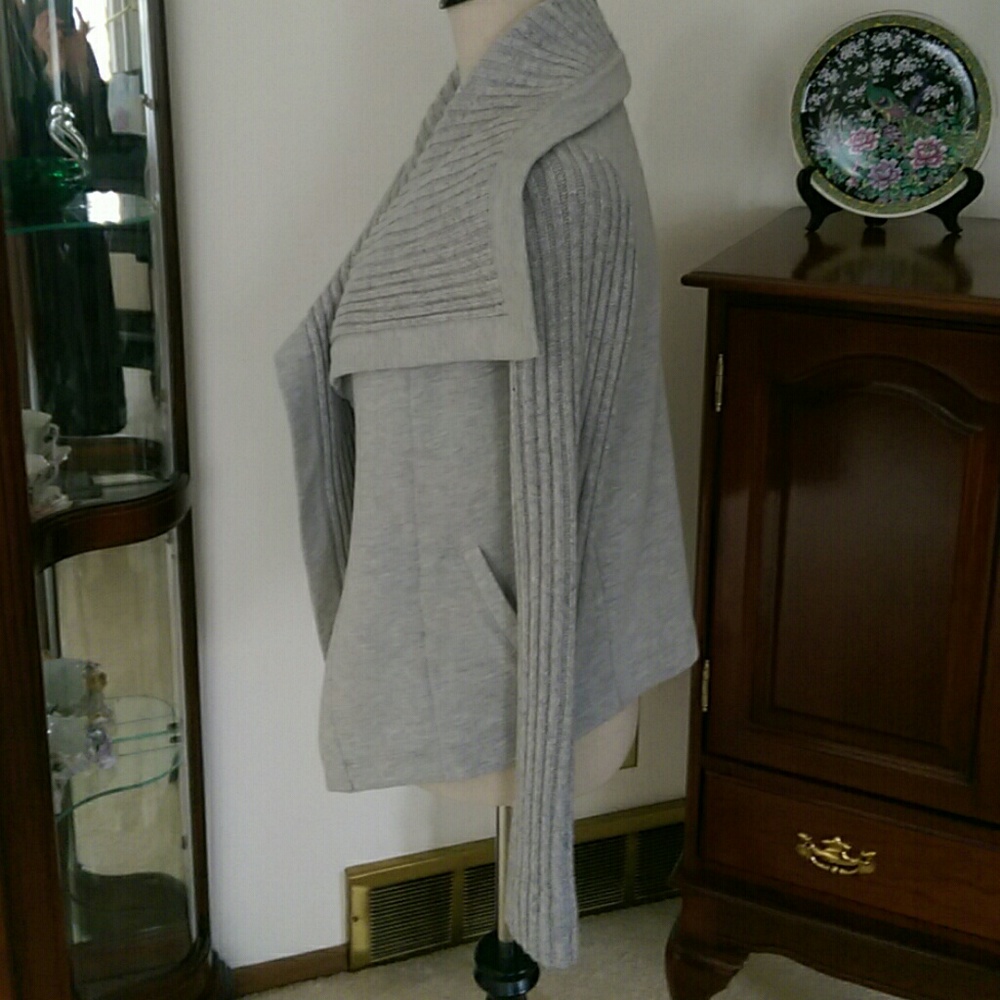 LOFT Cardigan - Picture 3 of 4