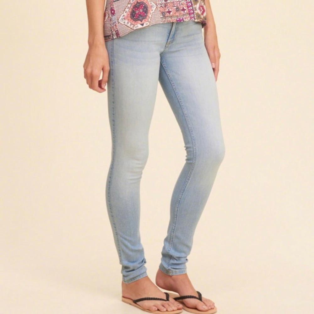 Hollister Light Wash Skinny low rise Jeans