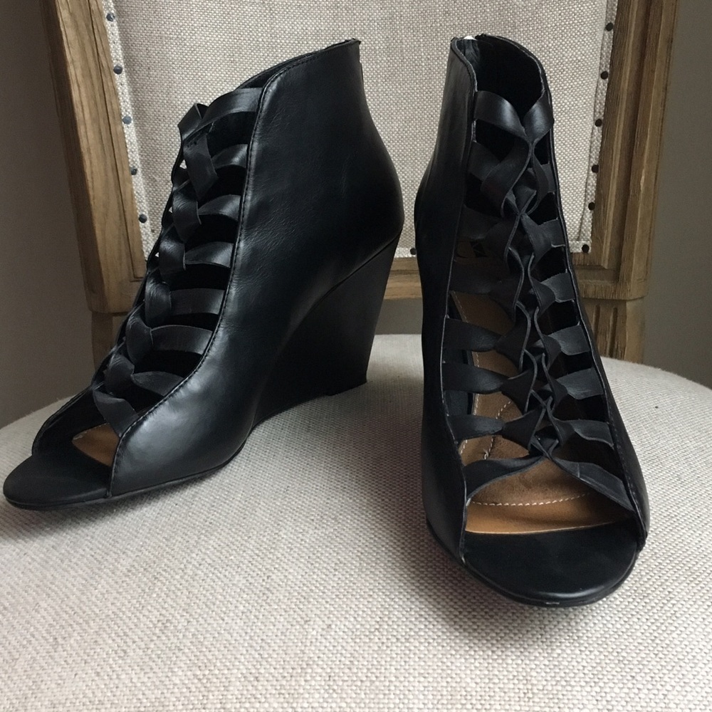 Kelsi Dagger 🔥 Leather Wedges