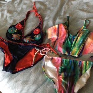 2 Bikinis