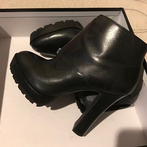 Heeled boot