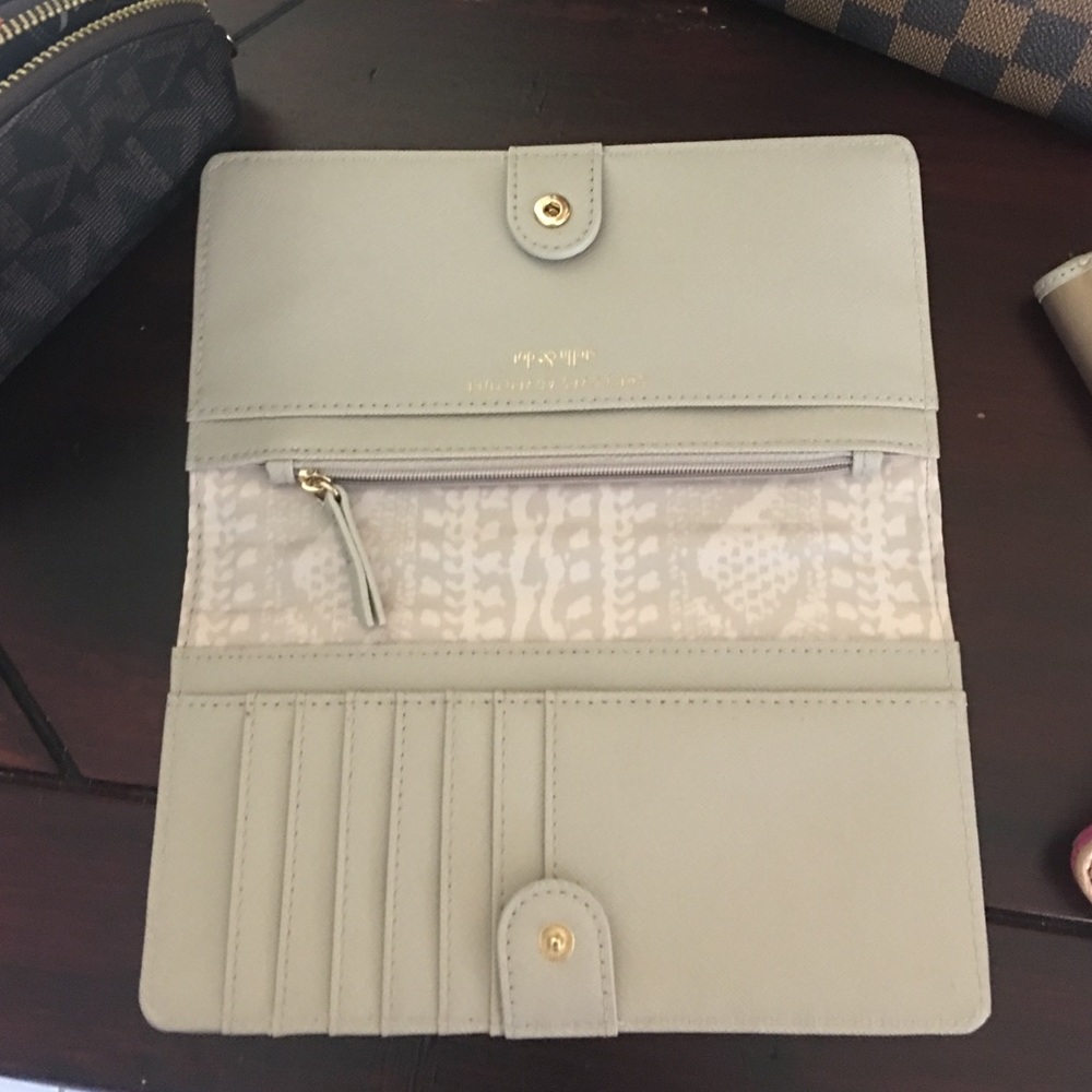 Stella & Dot.