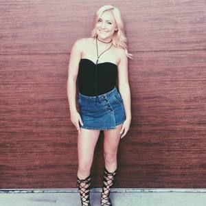 Meet your Posher, Alexis