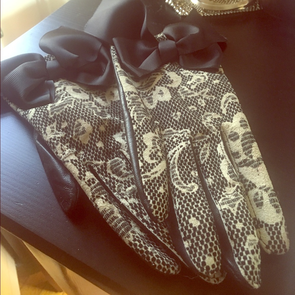 Elegant soirée and evening fashion gloves