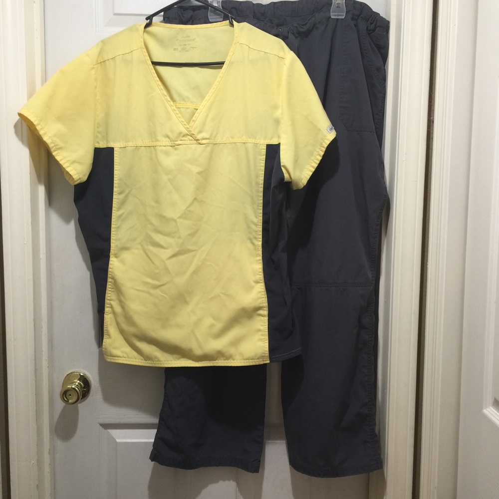 Cherokee Flexibles yellow/gray scrub set 2X