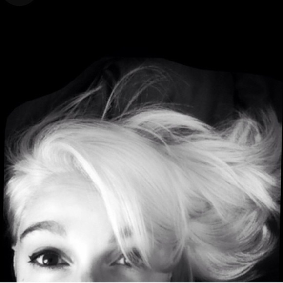 Meet your Posher, April - Picture 3 of 4