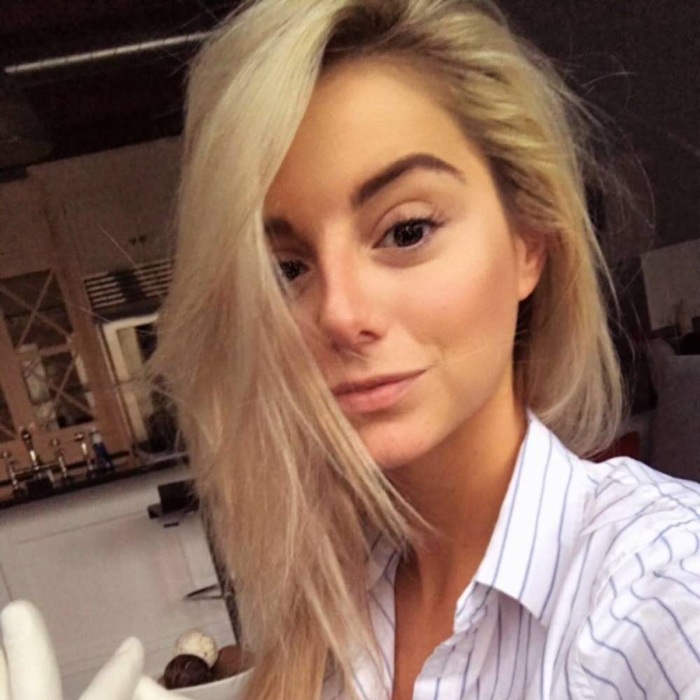Meet your Posher, Danielle