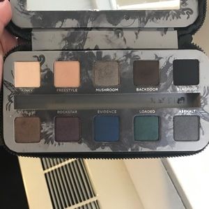Smoked by urban decay makeup palette