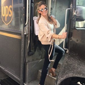 Meet your Posher, Ariel