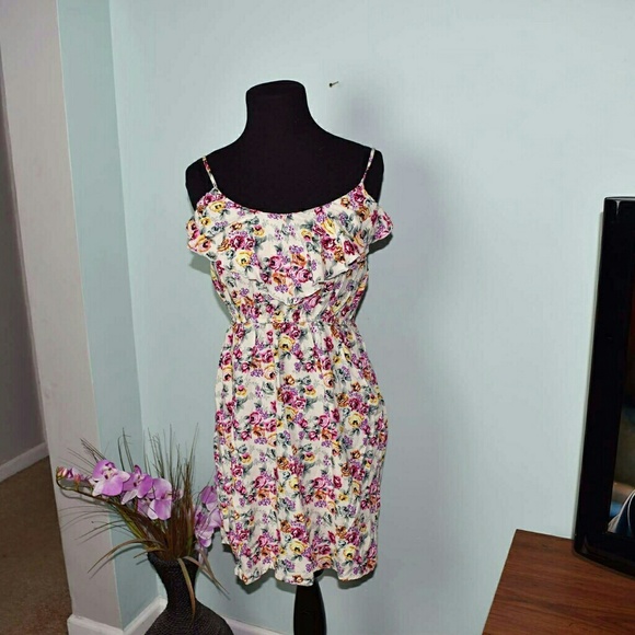 BONGO Dresses & Skirts - BONGO Floral Ruffle Flowy Dress