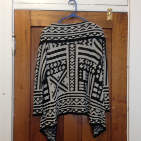Black and White Aztec Cardigan - Picture 2 of 2
