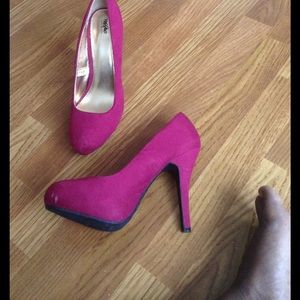 Mossimo  Magenta platform heels