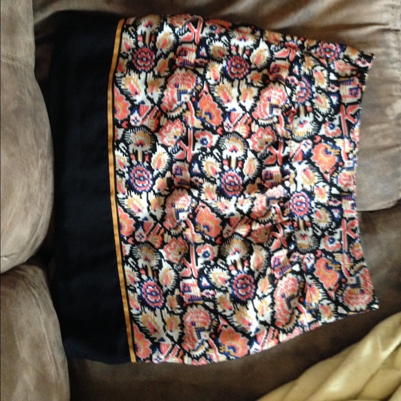 Geometric skirt - Picture 2 of 2