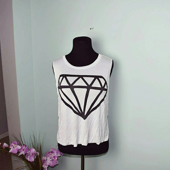 Tops - Super Cute Diamond Print White Top