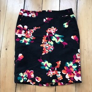 Merona sz 4 black and floral pencil skirt