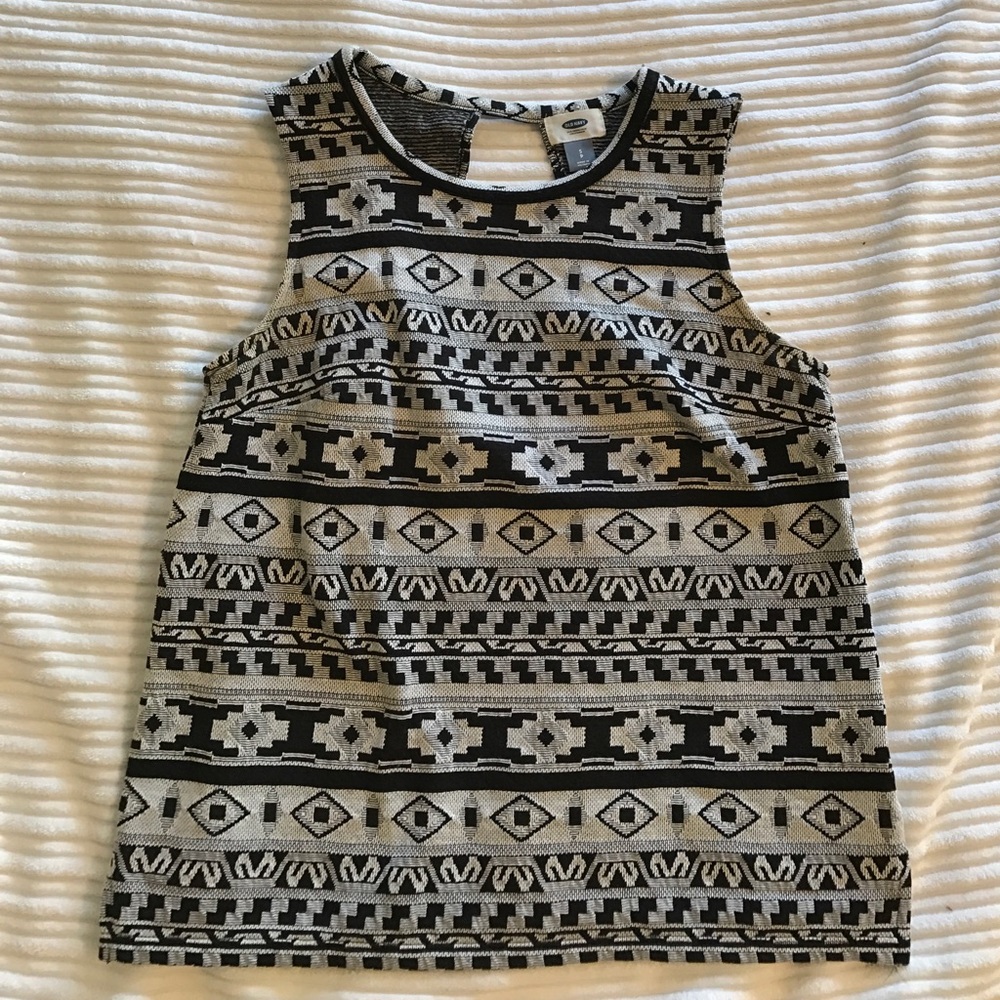 Aztec pattern tank