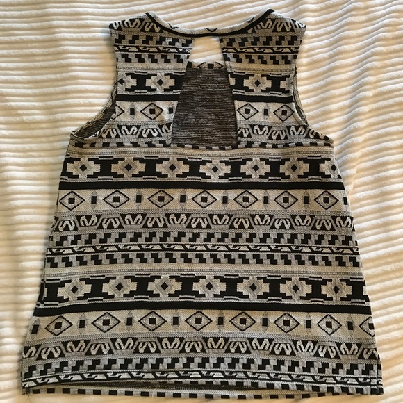 Aztec pattern tank - Picture 2 of 3