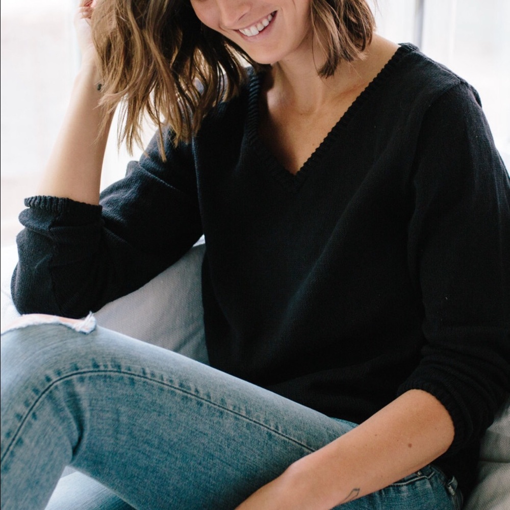 V Sweater - Black