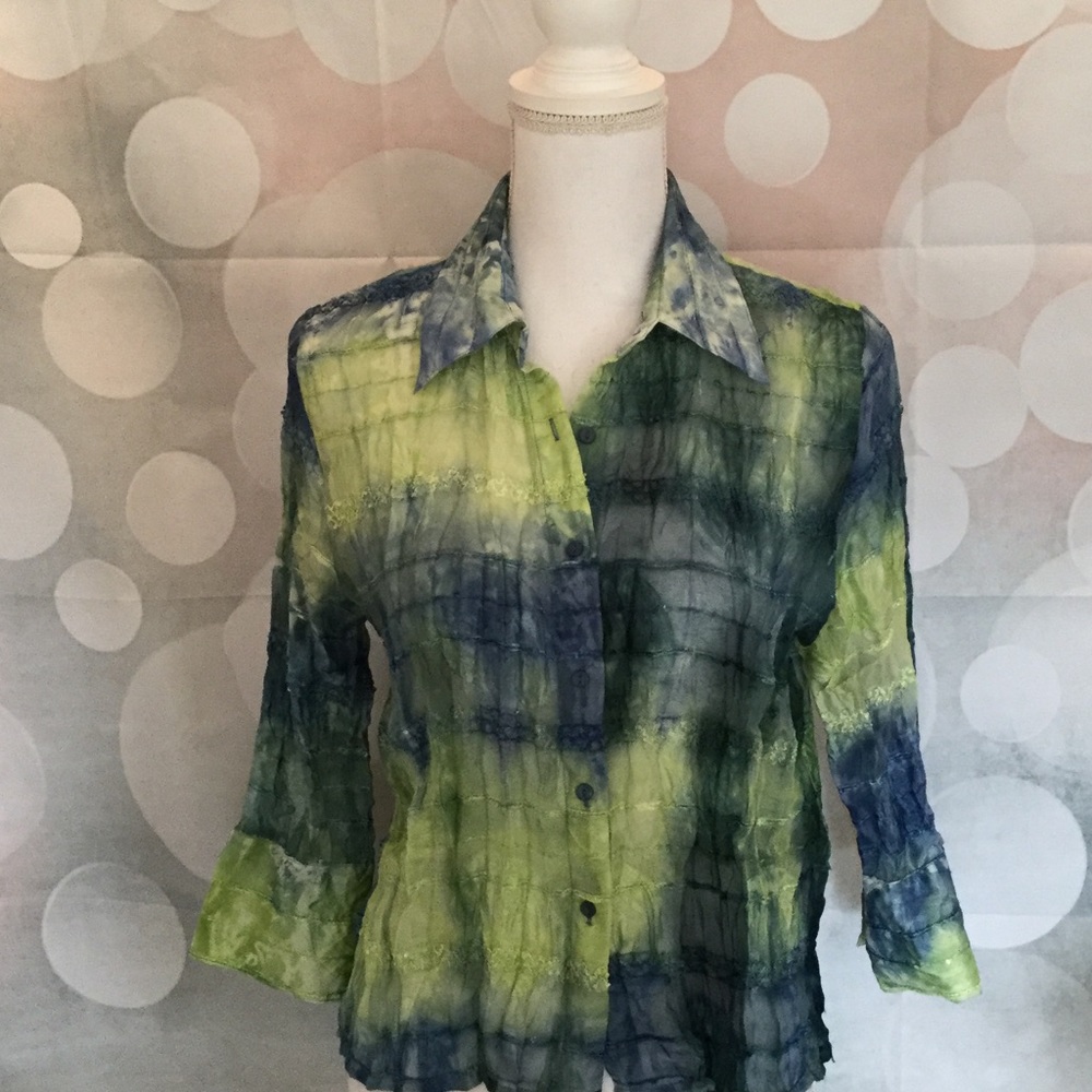 Great Spring/Summer midnight blue and lime top!
