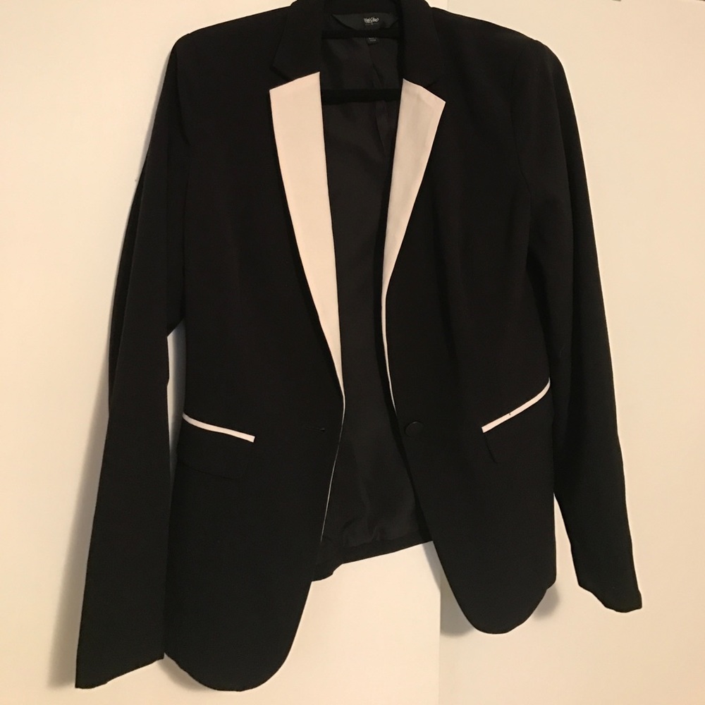 Black and white blazer- medium