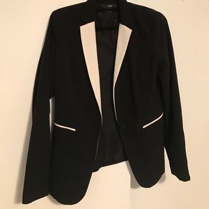 Black and white blazer- medium