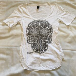 OBEY size S scoop neck shirt skull