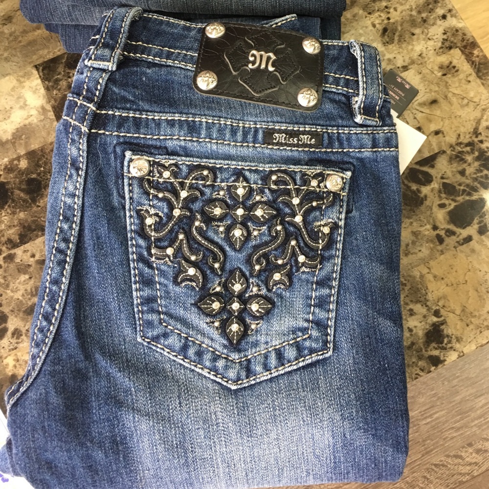 NWT Miss Me mid rise skinny
