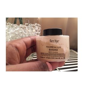 Ben Nye Banana setting powder