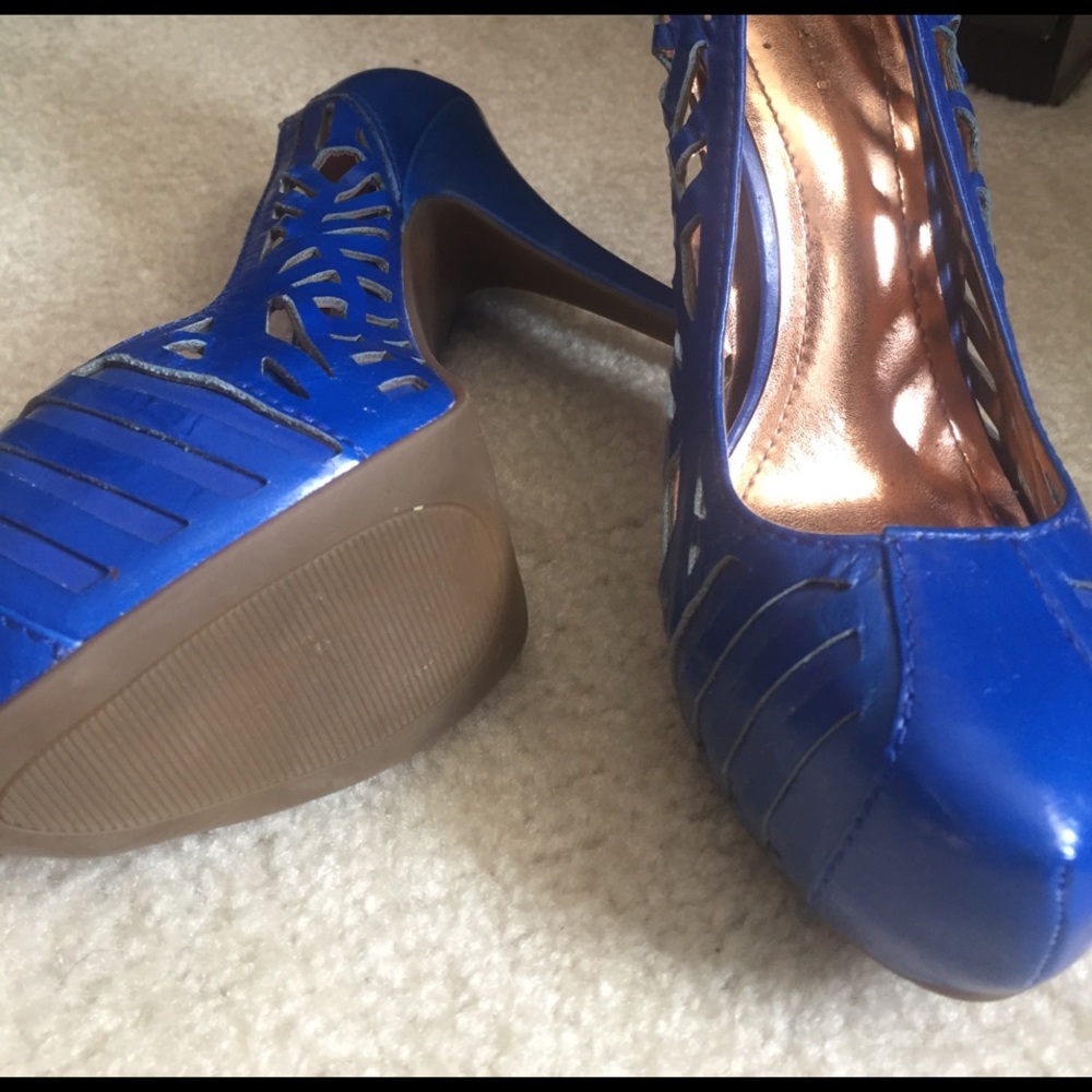 BCBGeneration Pumps - Picture 2 of 3