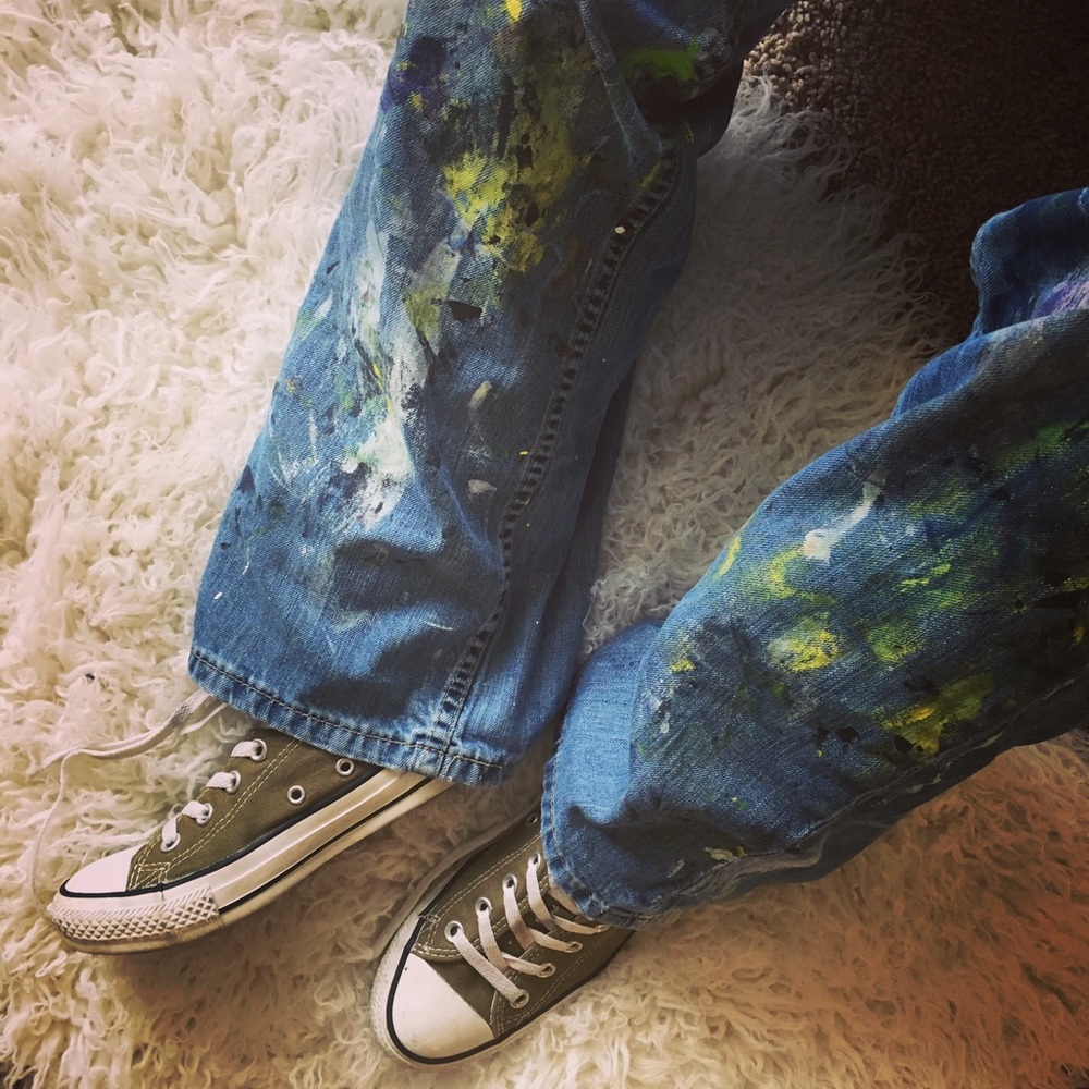 Y'all! Painted denim is so in 👍🏻