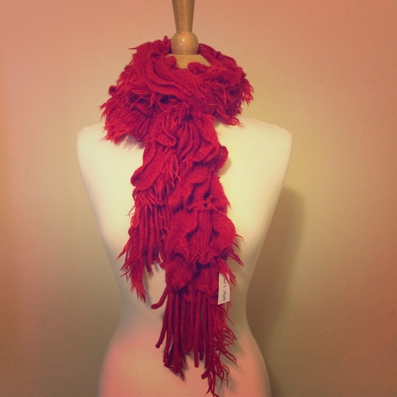 VIP | Red Knit Scarf - Picture 2 of 3