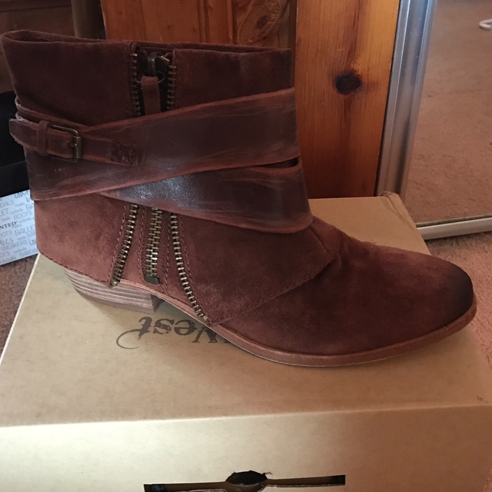 NEW in box size 9.5 Nine West Blackburn boots