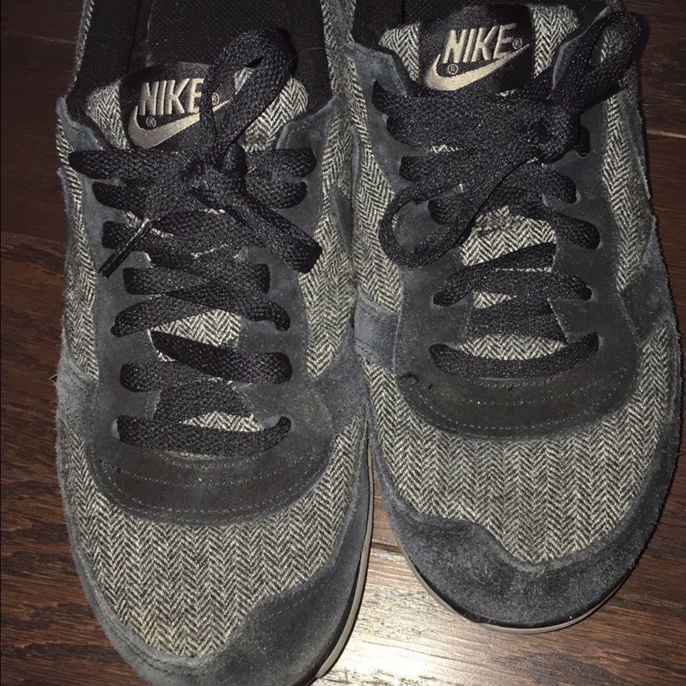 Nike shoes black gray 9.5