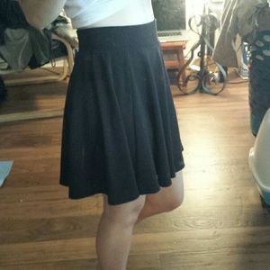H&M above the belly button skater skirt TOP KNOTCH