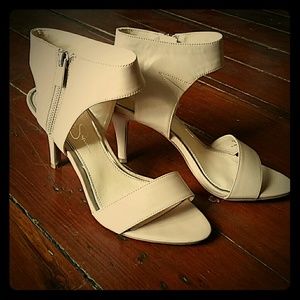 Jessica Simpson Nude heels