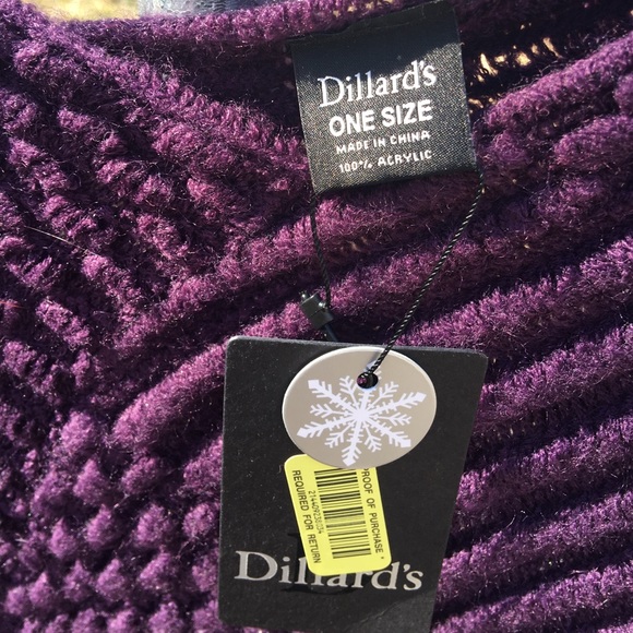 NWT gorgeous sweater poncho with fringe. - Picture 2 of 4