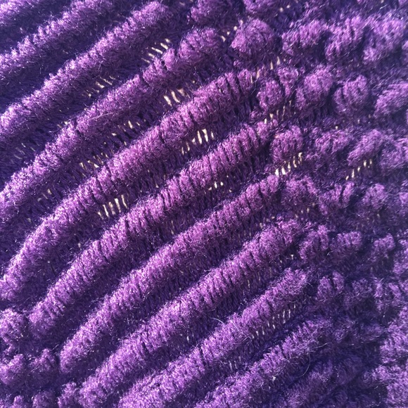 NWT gorgeous sweater poncho with fringe. - Picture 4 of 4