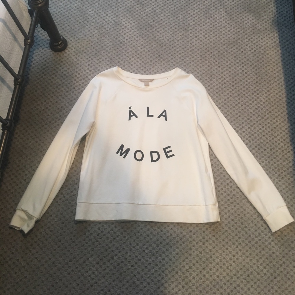 A La Mode banana republic light crew neck