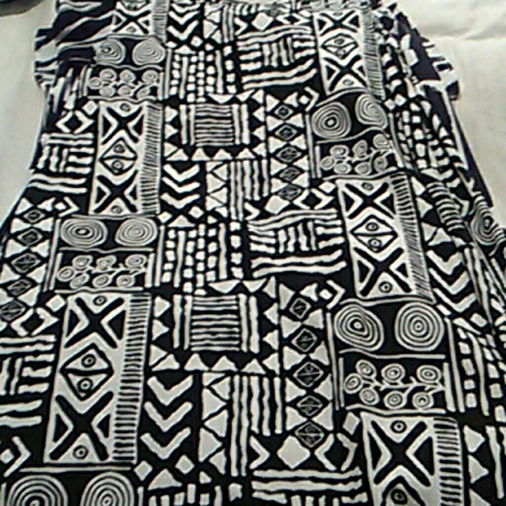 Sleeveless black and white tribal dress