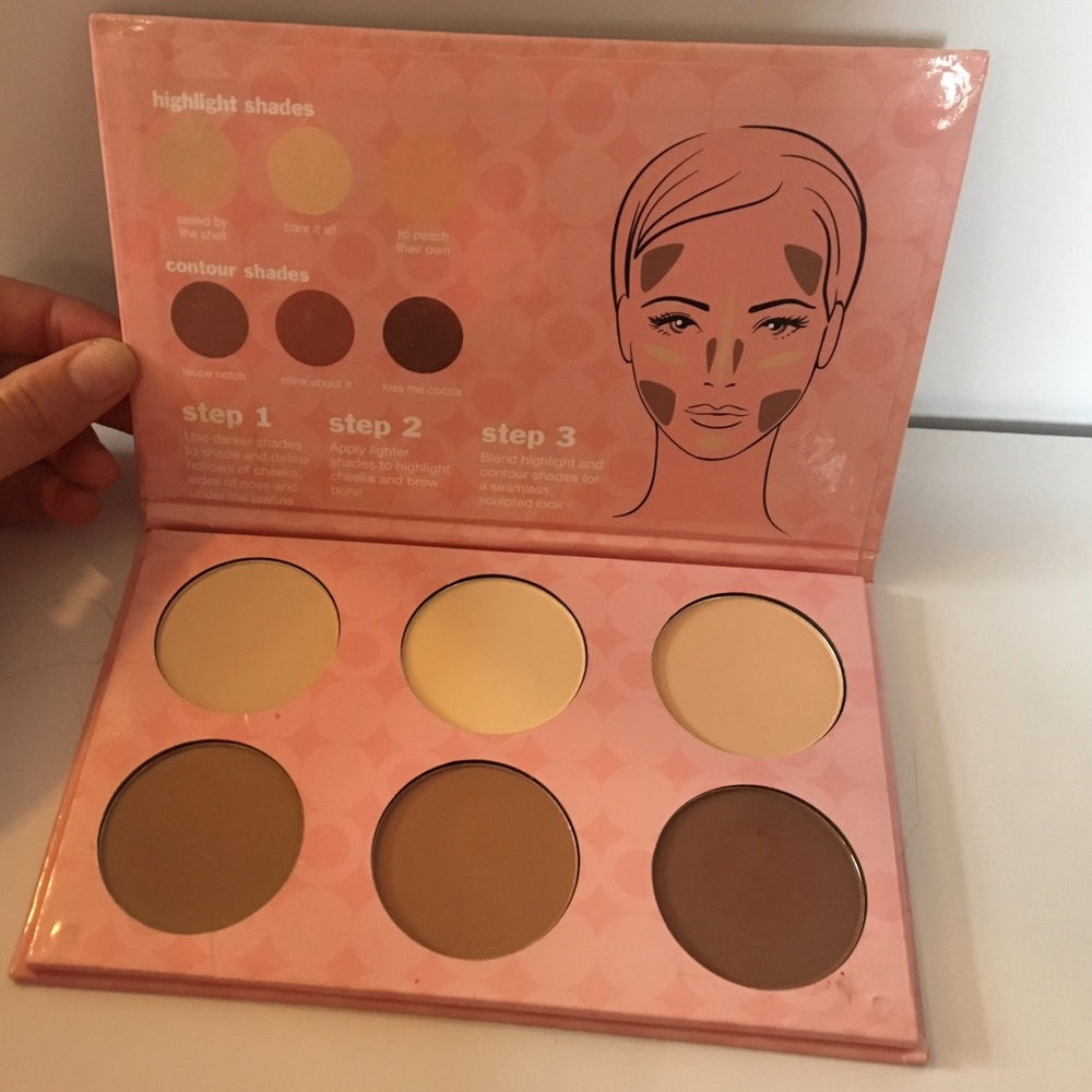Bliss Shade & Sculpt Contouring Palette and Brush