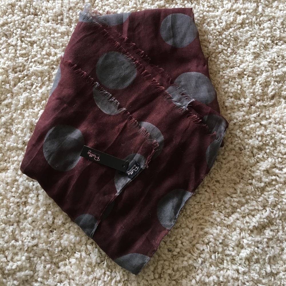 Scarf. Gray & Burgundy.