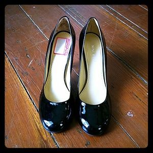 Nine West black patent leather heels