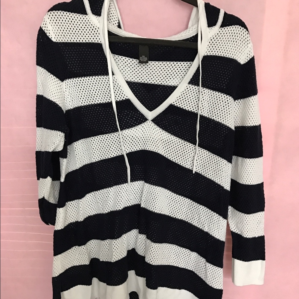 White & navy blue stripped shirt sleeve