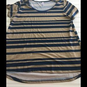 Large Worn LuLaRoe Classic Tee