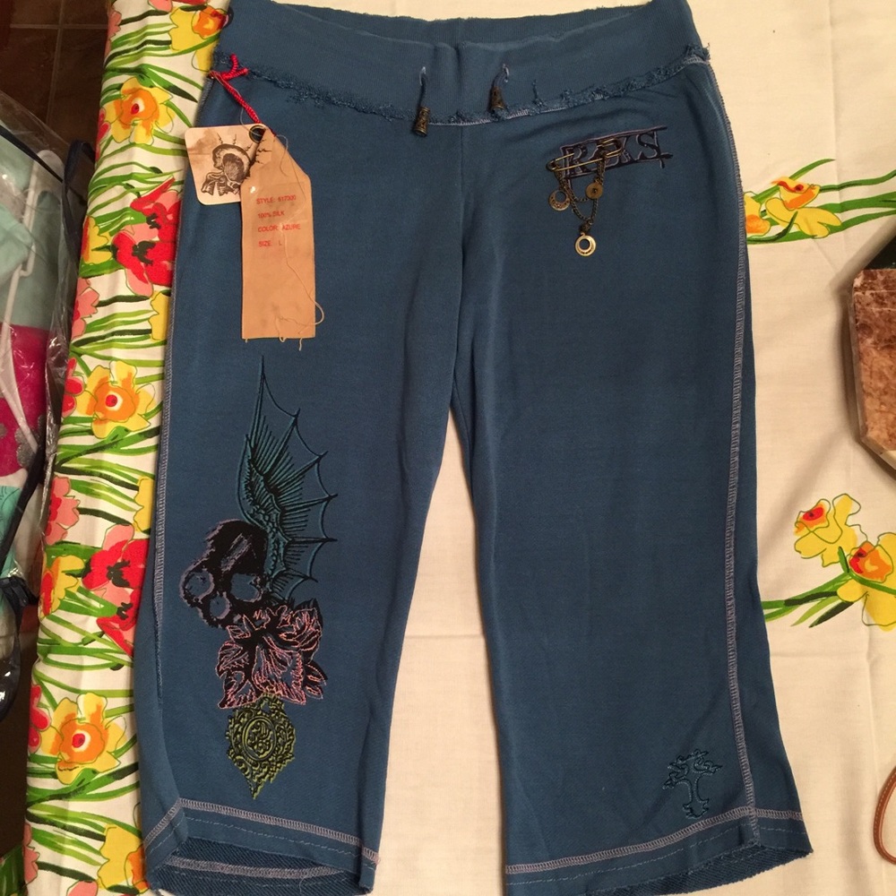 Kick Pants, Shakara ledard