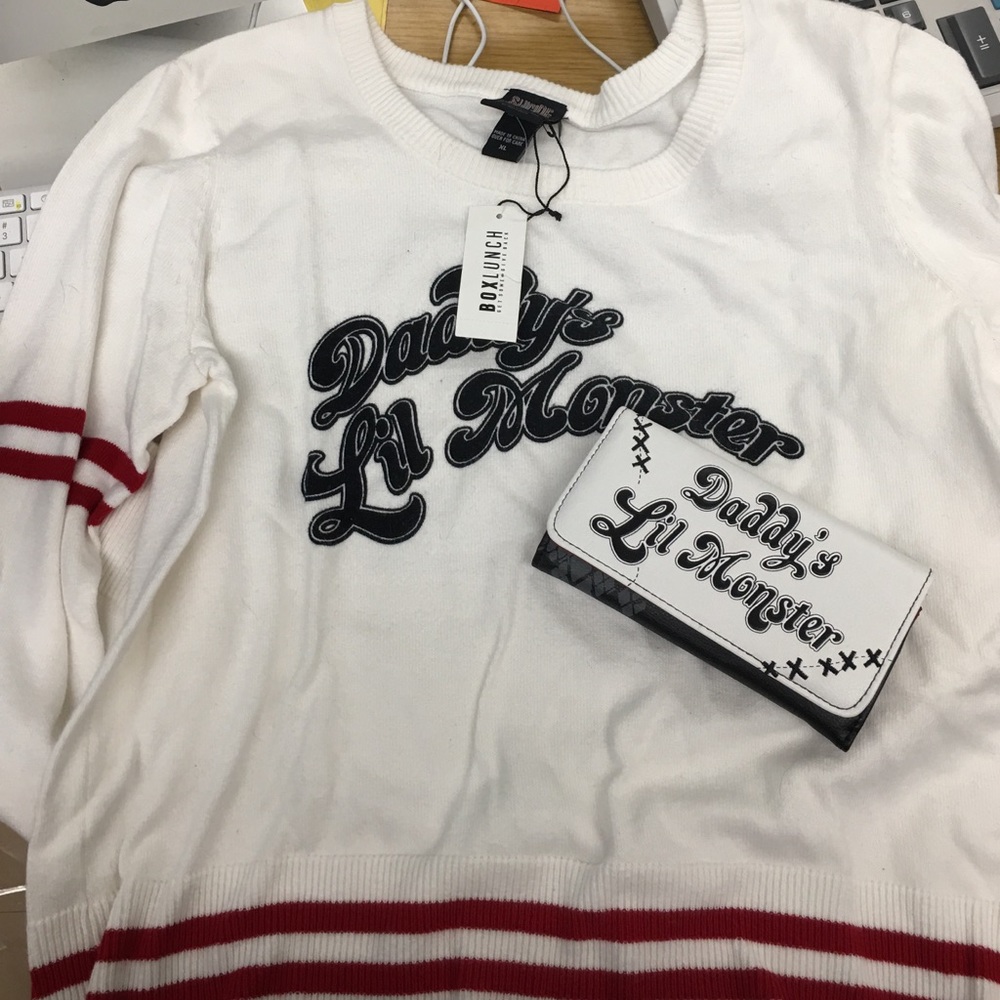 Suicide Squad pullover & wallet combo. XL