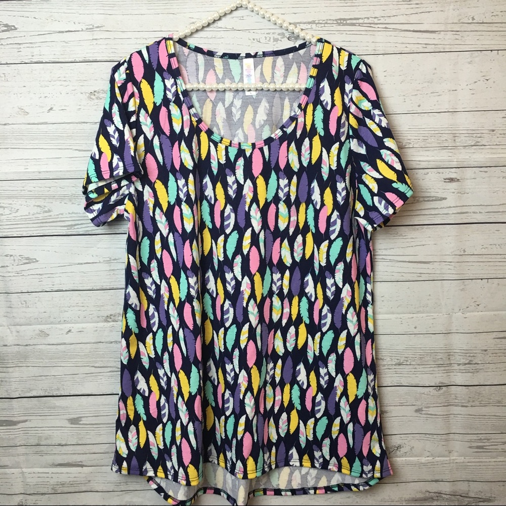 Lularoe Feather Classic Tee size Large
