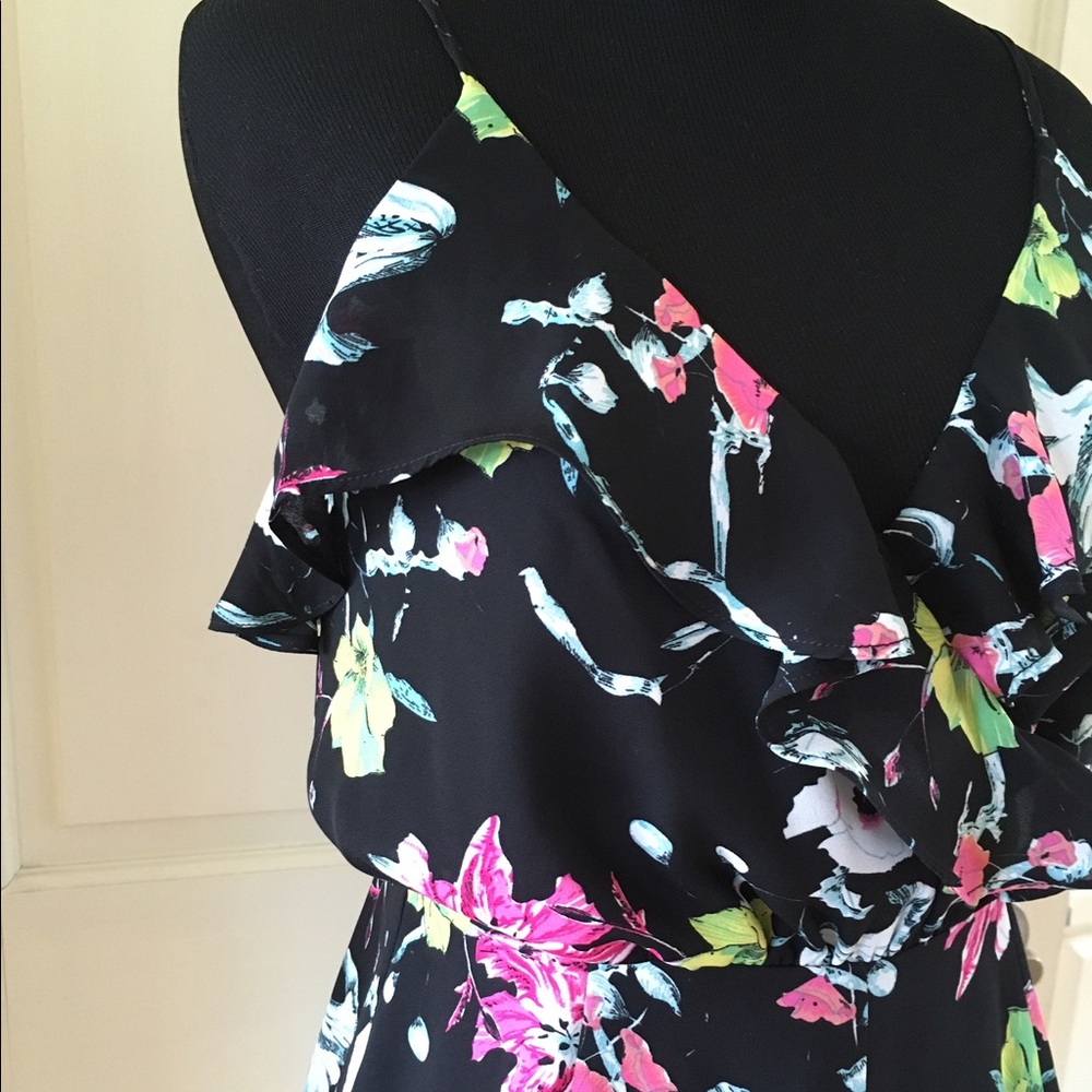 Gorgeous floral romper! - Picture 5 of 7