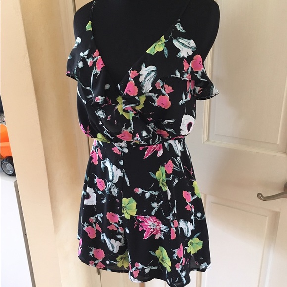 Gorgeous floral romper! - Picture 3 of 7